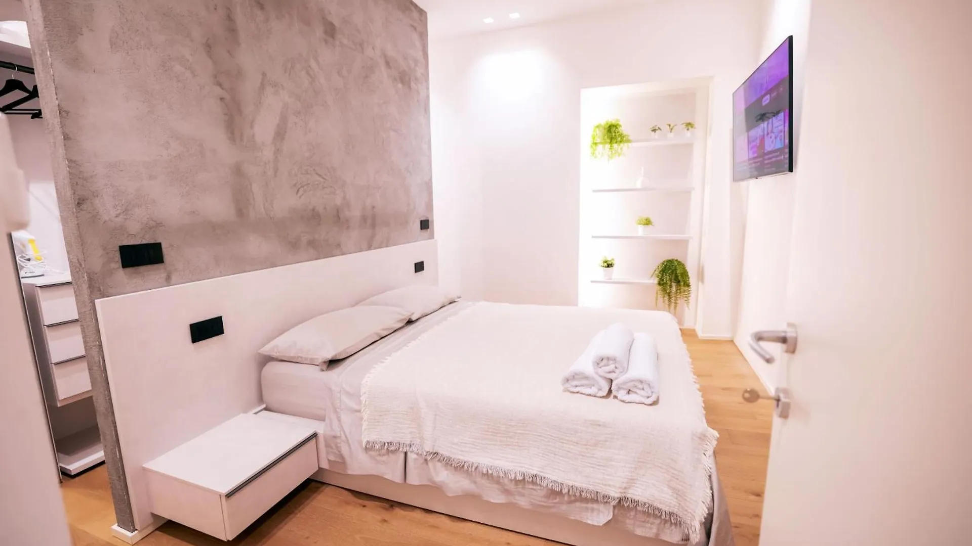 Theater House By Holiday Home 24 contacts